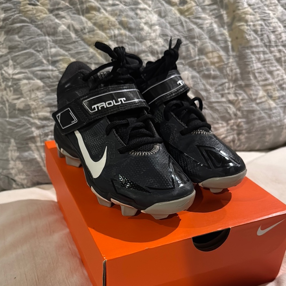 Nike Trout Youth Size 2 Baseball Cleats